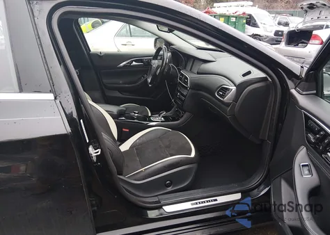 2018 Infiniti Qx30 Sport z USA, uszkodzony, nr VIN SJKCH5CP7JA057896